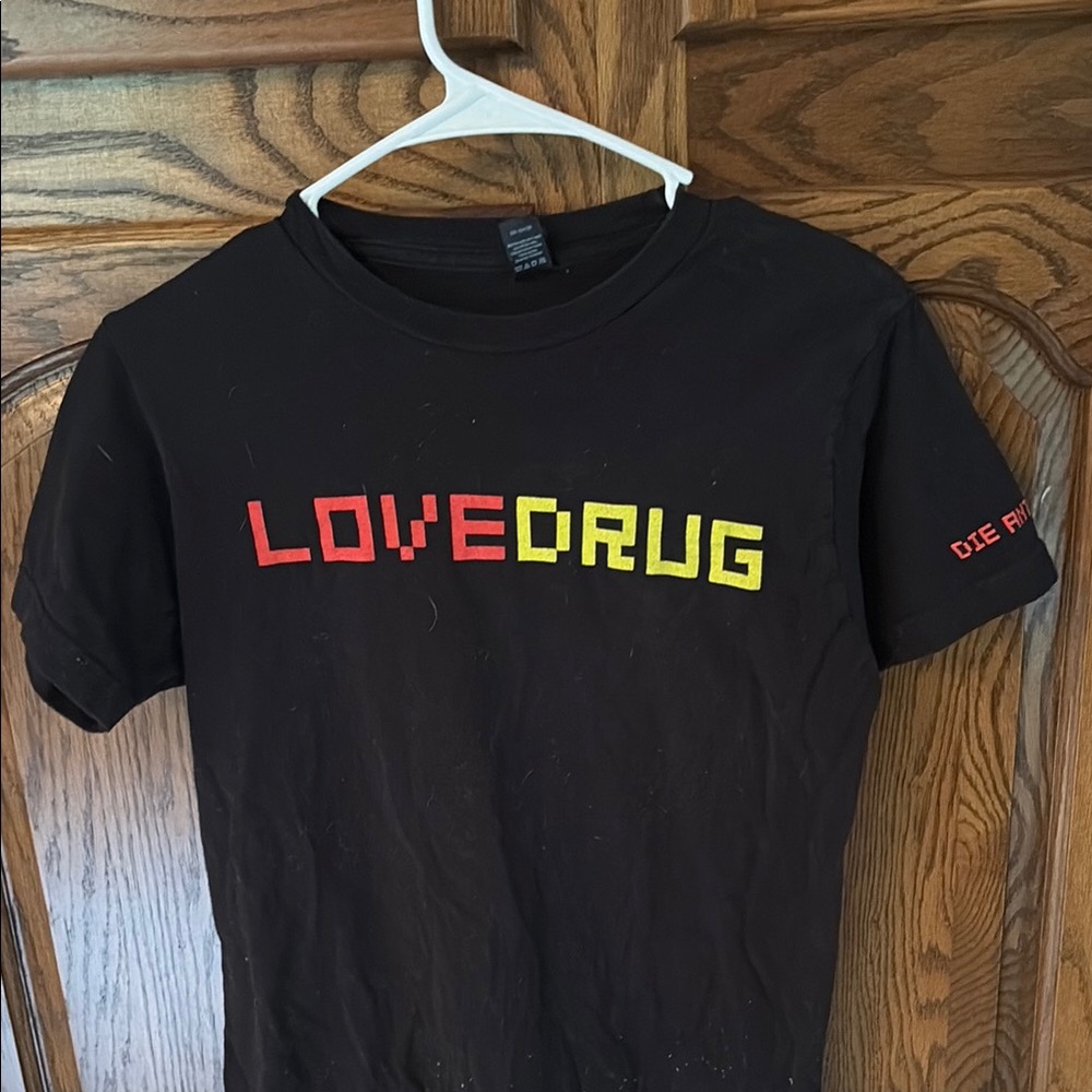 Black Women’s Die Anteword 2017 Tour T-Shirt with Red and Yellow Print